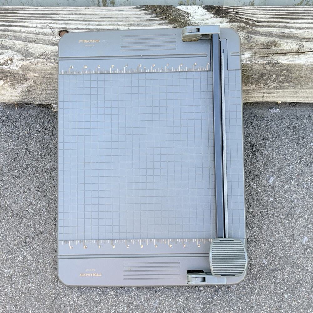 Fiskars 12" Rotary Paper Trimmer Crafts Straight Cut Strip